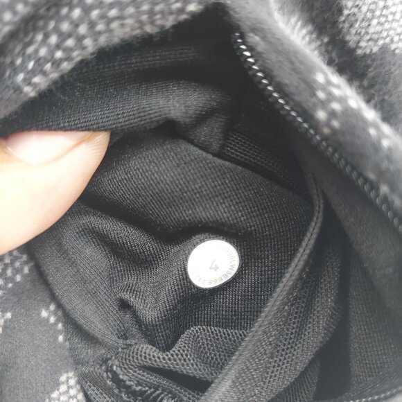 Lululemon sweatshirt women size 4 black camo - Picture 9 of 9